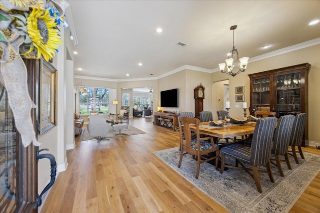 dining room with light wood-style floors, an inviting chandelier, visible vents, and recessed lighting