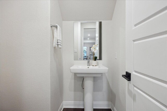 19302 Summit Glory Trl Unit 68, Spicewood, TX 78669 - bathroom with baseboards