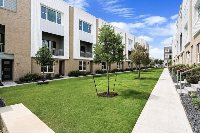 view of home's community featuring a yard