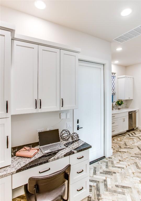 home office with visible vents, recessed lighting, and built in study area