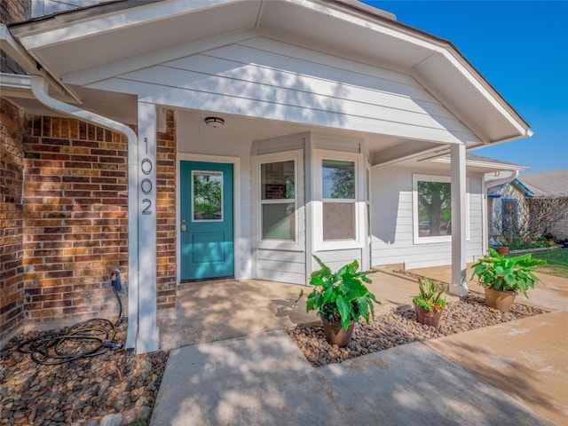 entrance to property with covered porch