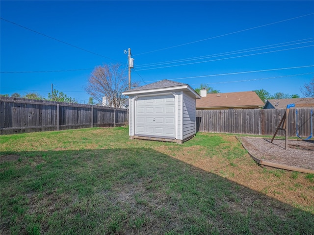 view of yard featuring a fenced backyard, an outdoor structure, and a storage shed