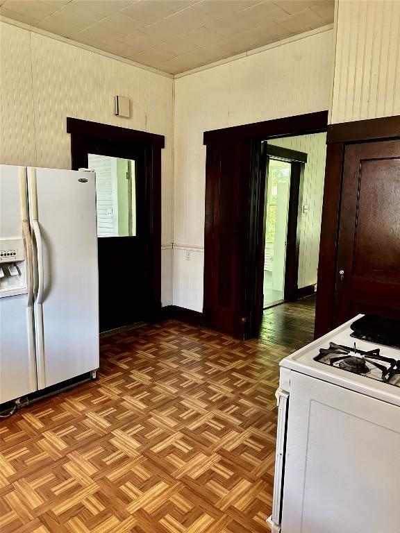 1106 Lexington St, Taylor, TX 76574 - kitchen with white appliances