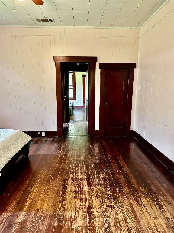 1106 Lexington St, Taylor, TX 76574 - hall featuring visible vents, baseboards, and hardwood / wood-style floors