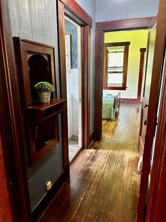 1106 Lexington St, Taylor, TX 76574 - hall with hardwood / wood-style flooring