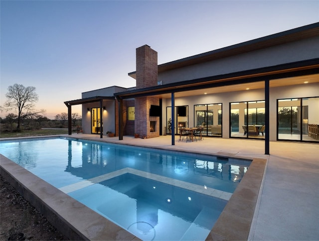 view of pool featuring outdoor dining space, a patio area, and a pool with connected hot tub