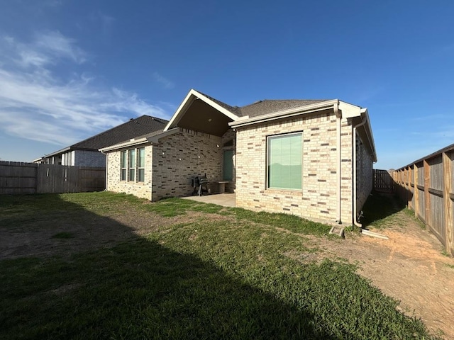 2905 Lago Costa Dr, La Marque, TX 77568 - rear view of property with a fenced backyard and brick siding