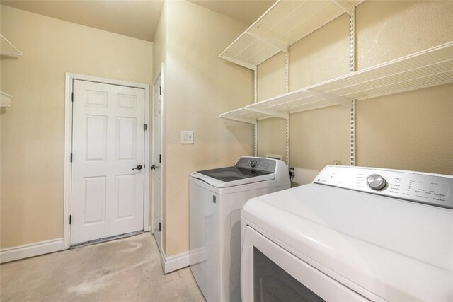 106 Remington Run, Bastrop, TX 78602 - laundry area featuring washing machine and dryer and baseboards