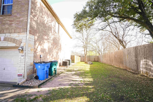 11608 Spicewood Pkwy Unit 38, Austin, TX 78750 - fenced backyard featuring a garage
