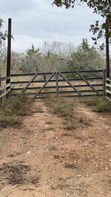 701 Patterson Rd, Flatonia, TX 78941