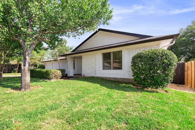 1004 Cripple Creek Dr, Austin, TX 78758 - view of front facade with fence and a front lawn
