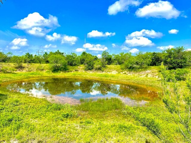Listing photo 3 for 430 Broadhead Trl, Luling TX 78648