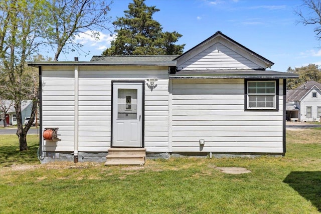 708 Baumgarten St, Schulenburg, TX 78956 - rear view of house with entry steps and a lawn