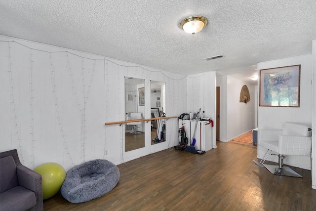 1905 Chestnut Ave, Austin, TX 78722 - sitting room featuring wood finished floors and a textured ceiling