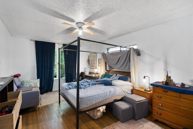 1905 Chestnut Ave, Austin, TX 78722 - bedroom featuring a textured ceiling, hardwood / wood-style floors, and ceiling fan