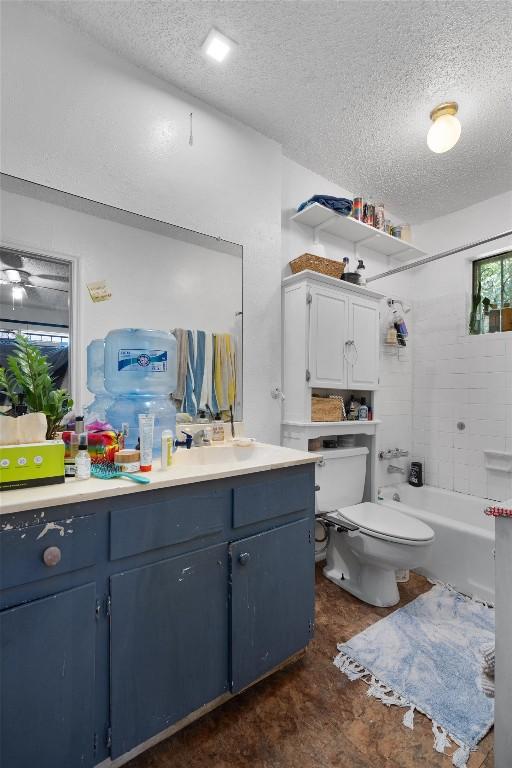 1905 Chestnut Ave, Austin, TX 78722 - bathroom featuring plenty of natural light, vanity, a textured ceiling, and bathtub / shower combination