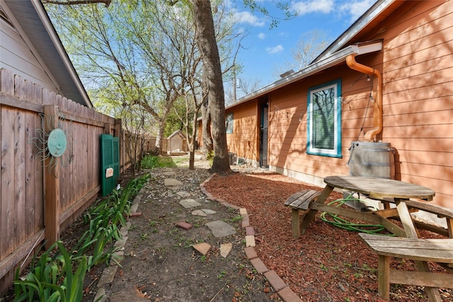 view of yard with an outdoor structure and a fenced backyard