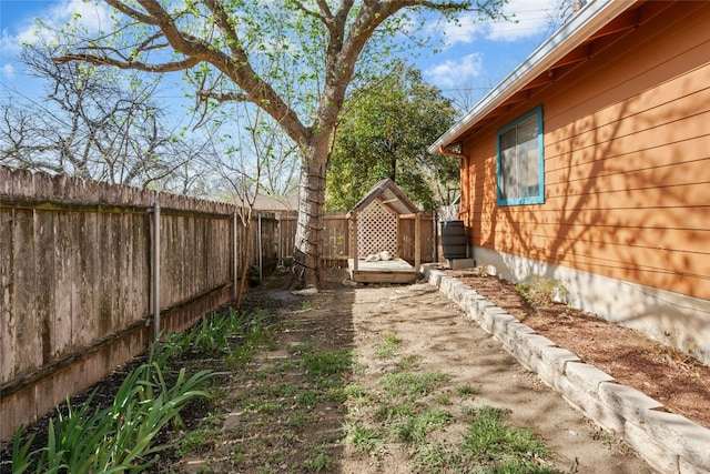 view of yard featuring a fenced backyard