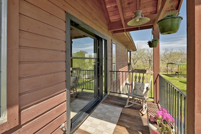 balcony featuring ceiling fan