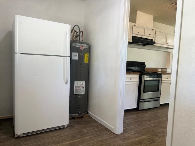 kitchen with freestanding refrigerator, dark wood-type flooring, under cabinet range hood, electric water heater, and stainless steel gas range oven