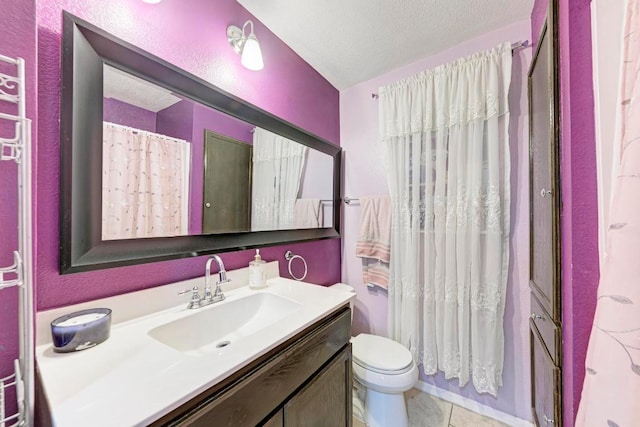 full bath featuring a shower with shower curtain, vanity, tile patterned flooring, a textured ceiling, and toilet