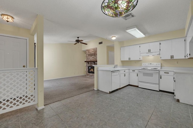 36 Oak Villa Dr # C-2, Canyon Lake, TX 78133 - kitchen featuring visible vents, light countertops, white appliances, and a ceiling fan