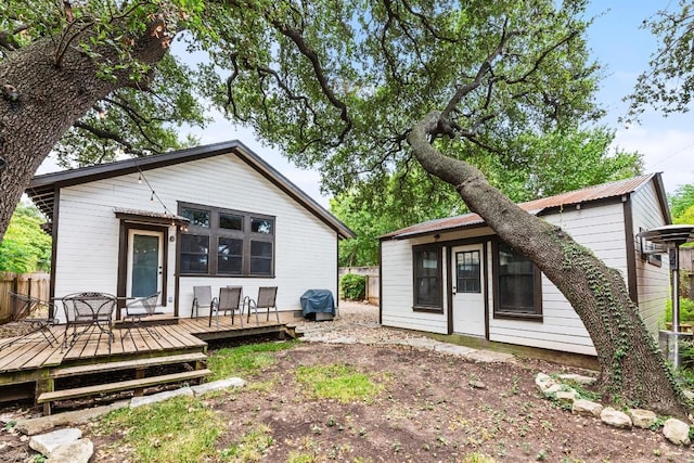 2310 Euclid Ave, Austin, TX 78704 - back of property with a deck