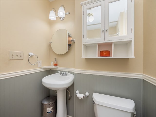 100 Stubblefield Dr, Elgin, TX 78621 - bathroom featuring a wainscoted wall and toilet