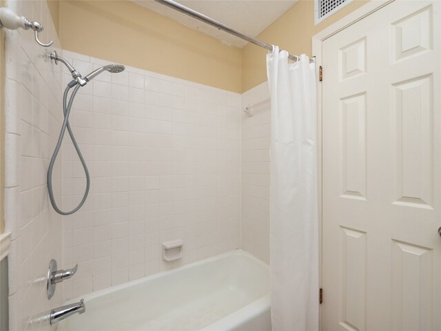 100 Stubblefield Dr, Elgin, TX 78621 - bathroom with shower / bathtub combination with curtain