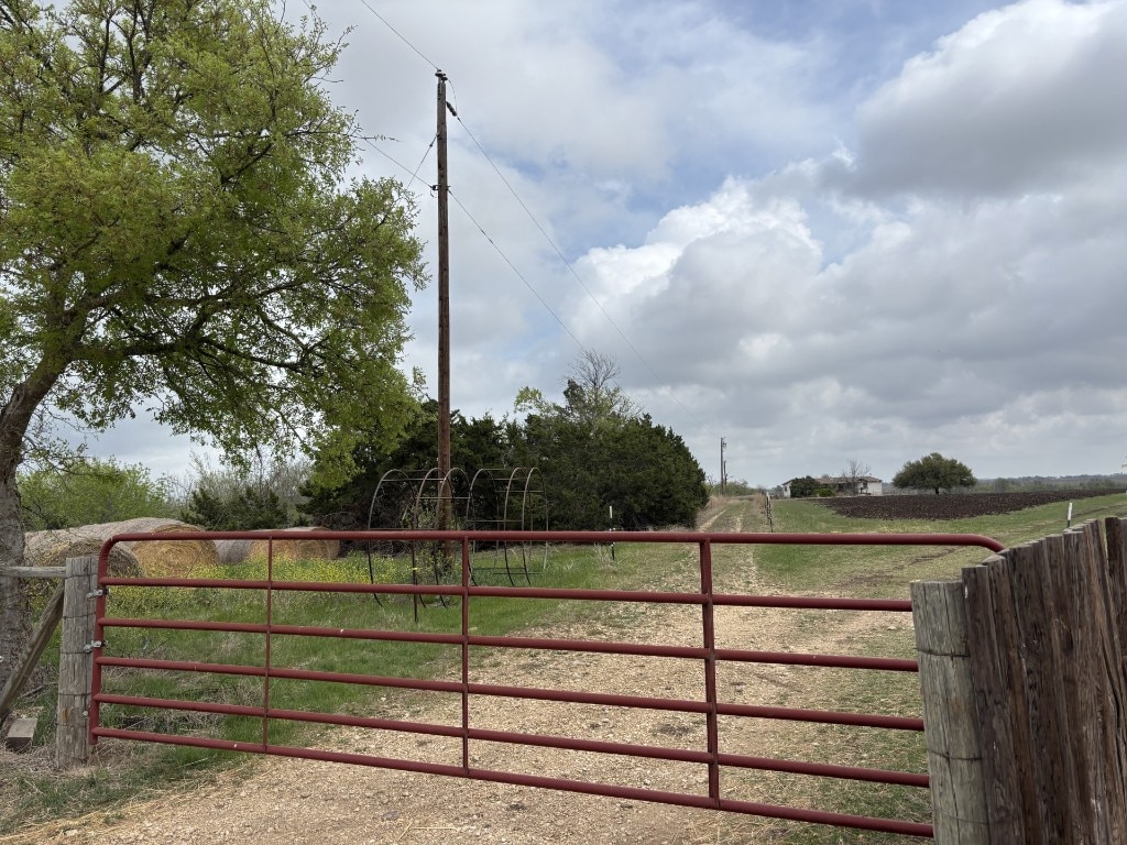 1420 NE County Road 373, Taylor, TX 76574 - photo 1