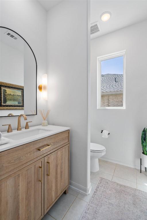 5833 Bianca Dr, Round Rock, TX 78665 - bathroom featuring vanity and tile patterned floors