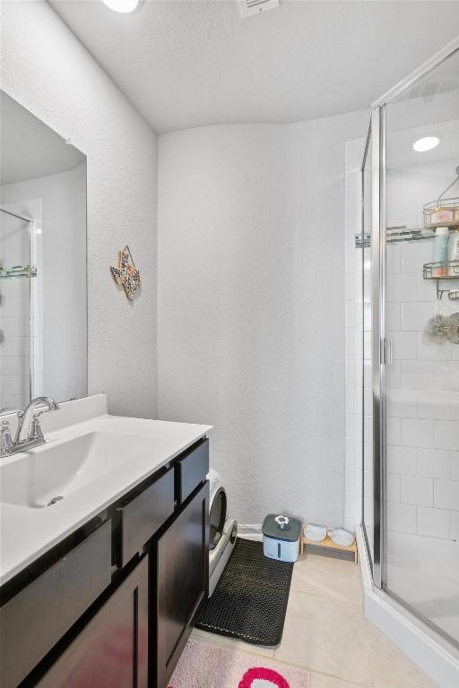 5833 Bianca Dr, Round Rock, TX 78665 - full bath featuring a stall shower, vanity, and a textured wall