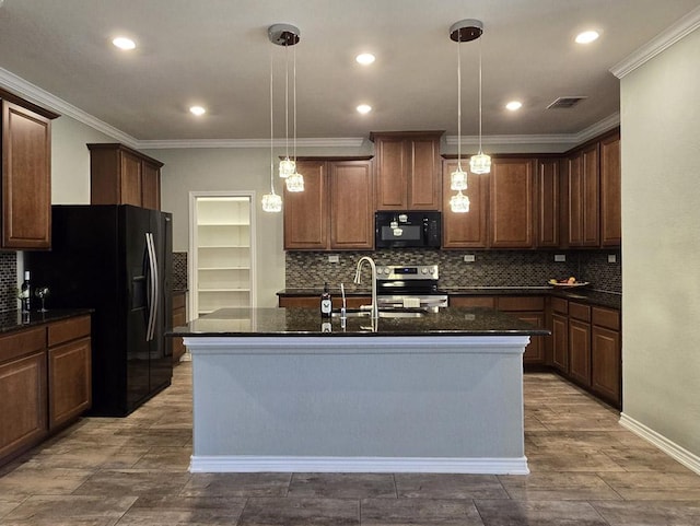 kitchen with ornamental molding, a center island with sink, a sink, visible vents, and black appliances