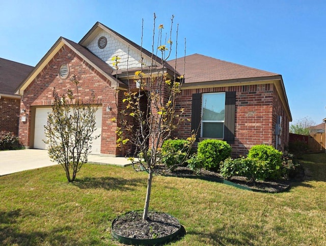 view of front of property featuring brick siding and a front lawn