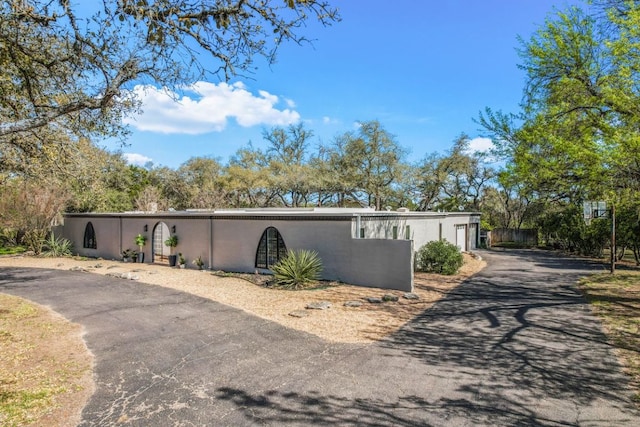 910 Old Stonehedge St, Austin, TX 78746 - view of front facade featuring stucco siding and asphalt driveway