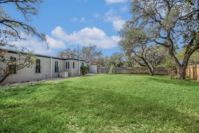 910 Old Stonehedge St, Austin, TX 78746 - view of yard