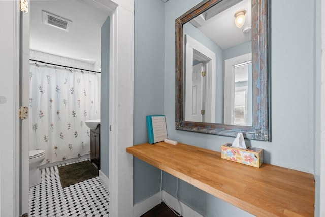 1407 S Myrtle St, Georgetown, TX 78626 - full bath featuring toilet, vanity, a shower with shower curtain, and baseboards