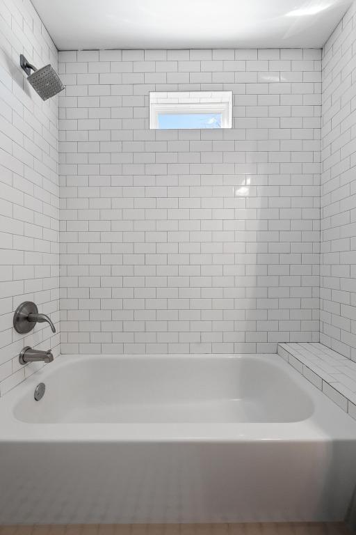 1407 S Myrtle St, Georgetown, TX 78626 - full bath with  shower combination