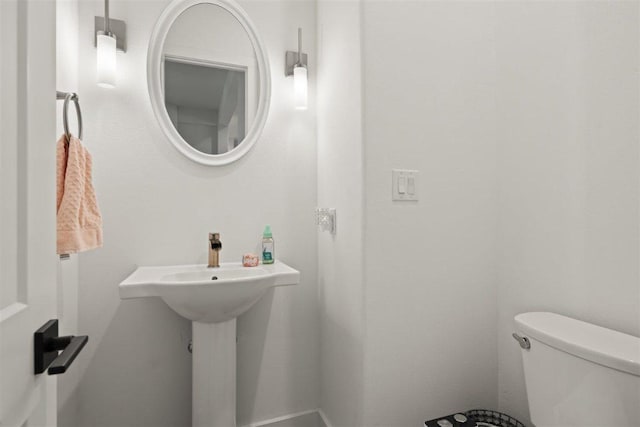 425 Private Road 915, Georgetown, TX 78633 - half bath with toilet