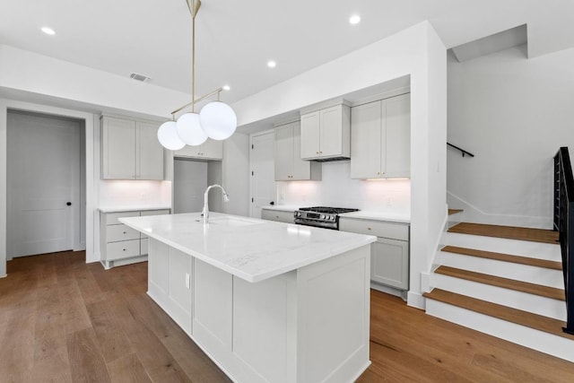 710 Philco Dr, Austin, TX 78745 - kitchen featuring visible vents, dark wood-style flooring, a sink, and gas stove