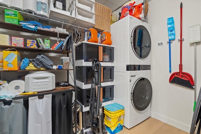 44 E Ave Unit 3402, Austin, TX 78701 - laundry area with stacked washer and clothes dryer and baseboards