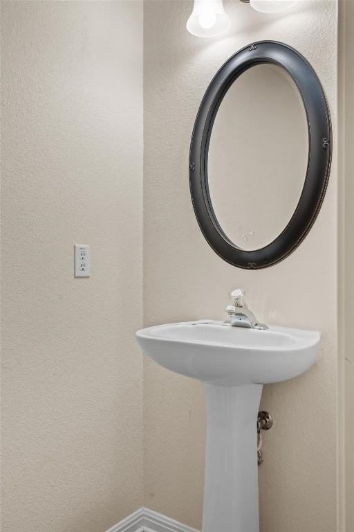2701 Blackstone Cv, Round Rock, TX 78665 - bathroom featuring a sink