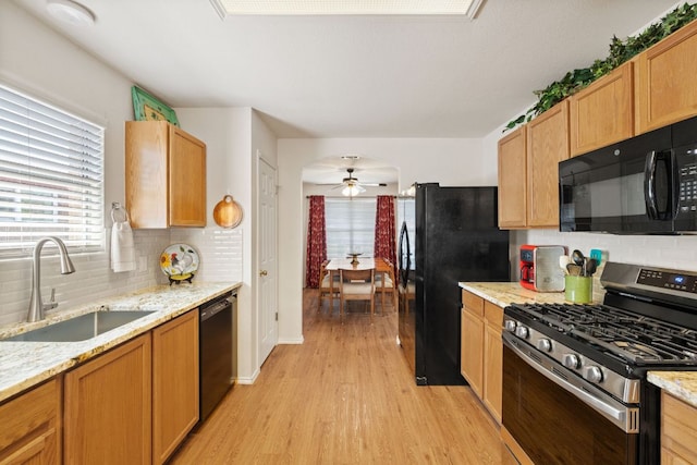 3919 Haleys Way, Round Rock, TX 78665 - kitchen featuring black appliances, a sink, light wood-type flooring, a ceiling fan, and tasteful backsplash
