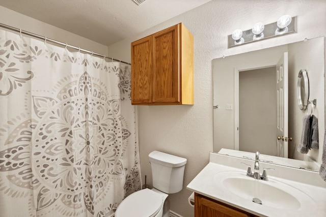 3919 Haleys Way, Round Rock, TX 78665 - full bath with vanity, toilet, a textured wall, and curtained shower