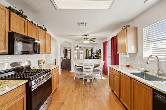 3919 Haleys Way, Round Rock, TX 78665 - kitchen featuring black appliances, a sink, a ceiling fan, and healthy amount of natural light