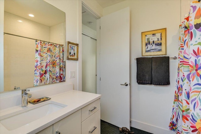 2010 Goodrich Ave Unit 8A, Austin, TX 78704 - full bath with vanity, a shower with shower curtain, and recessed lighting