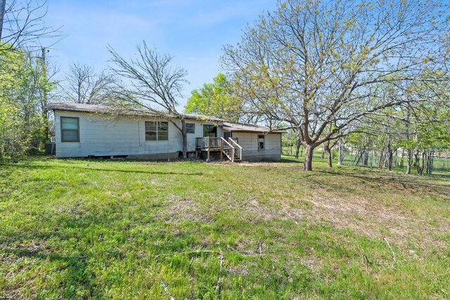 405 E Browning St, Manor, TX 78653 - back of property with a yard