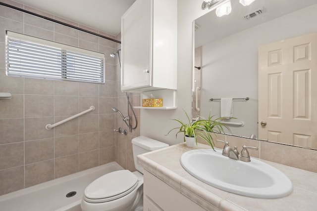 183 Augusta Dr, Wimberley, TX 78676 - bathroom featuring toilet, vanity, and tiled shower