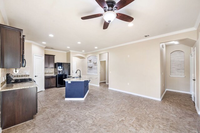 kitchen featuring visible vents, ceiling fan, a center island with sink, dark brown cabinetry, and black appliances
