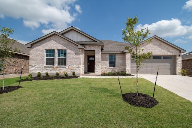 544 Tekoa Dr, Georgetown, TX 78628 - single story home featuring board and batten siding, driveway, a front yard, and a garage